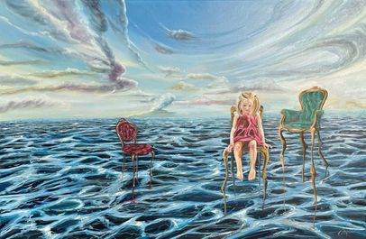 Stort surrealistisk oliemaleri med hav, pige, stole