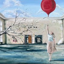 Stort figurativt maleri i lyse farver af pige og rød ballon